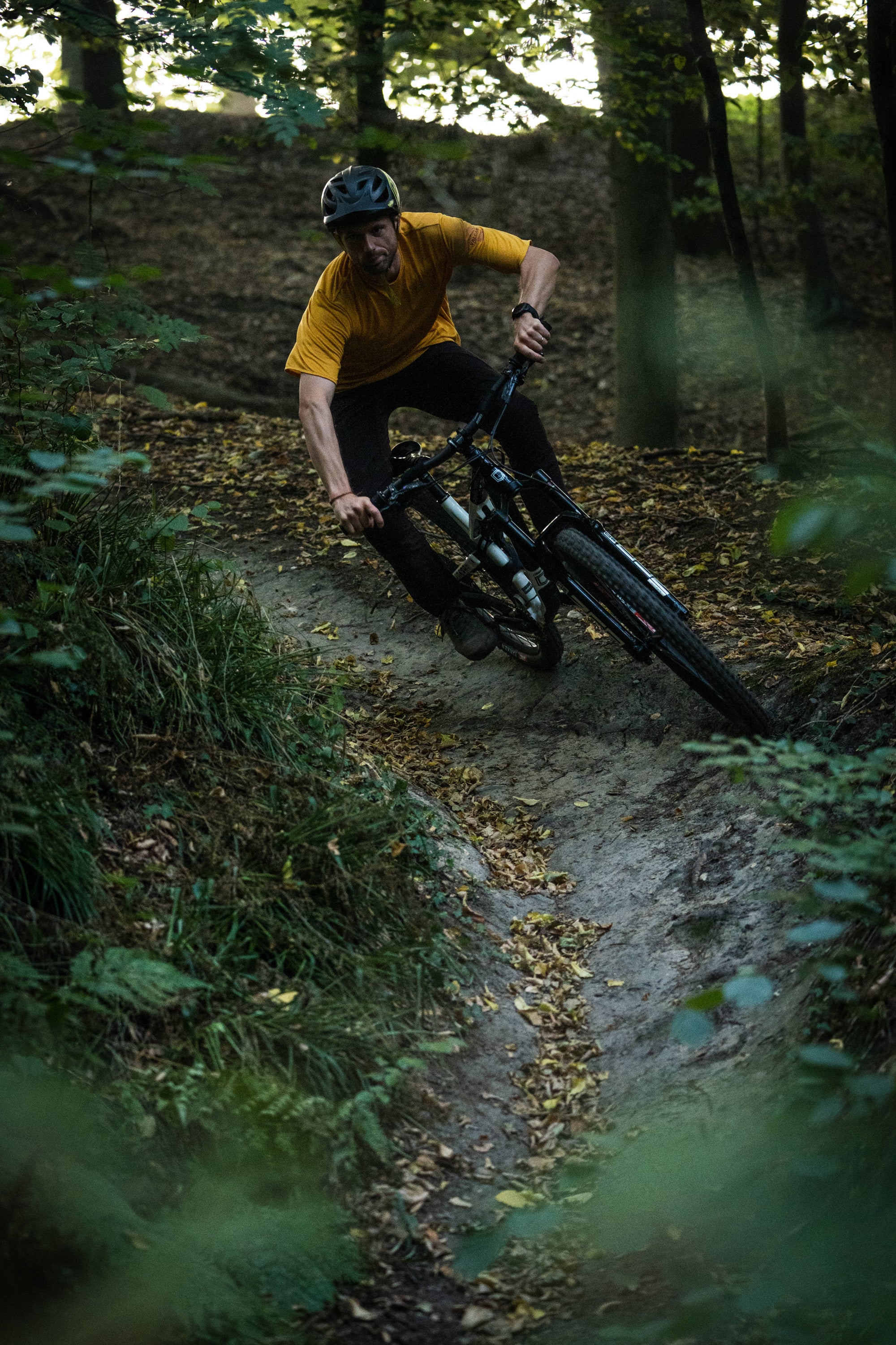 mountain bike rider claude carpaij founder of valcariz riding his mountain bike