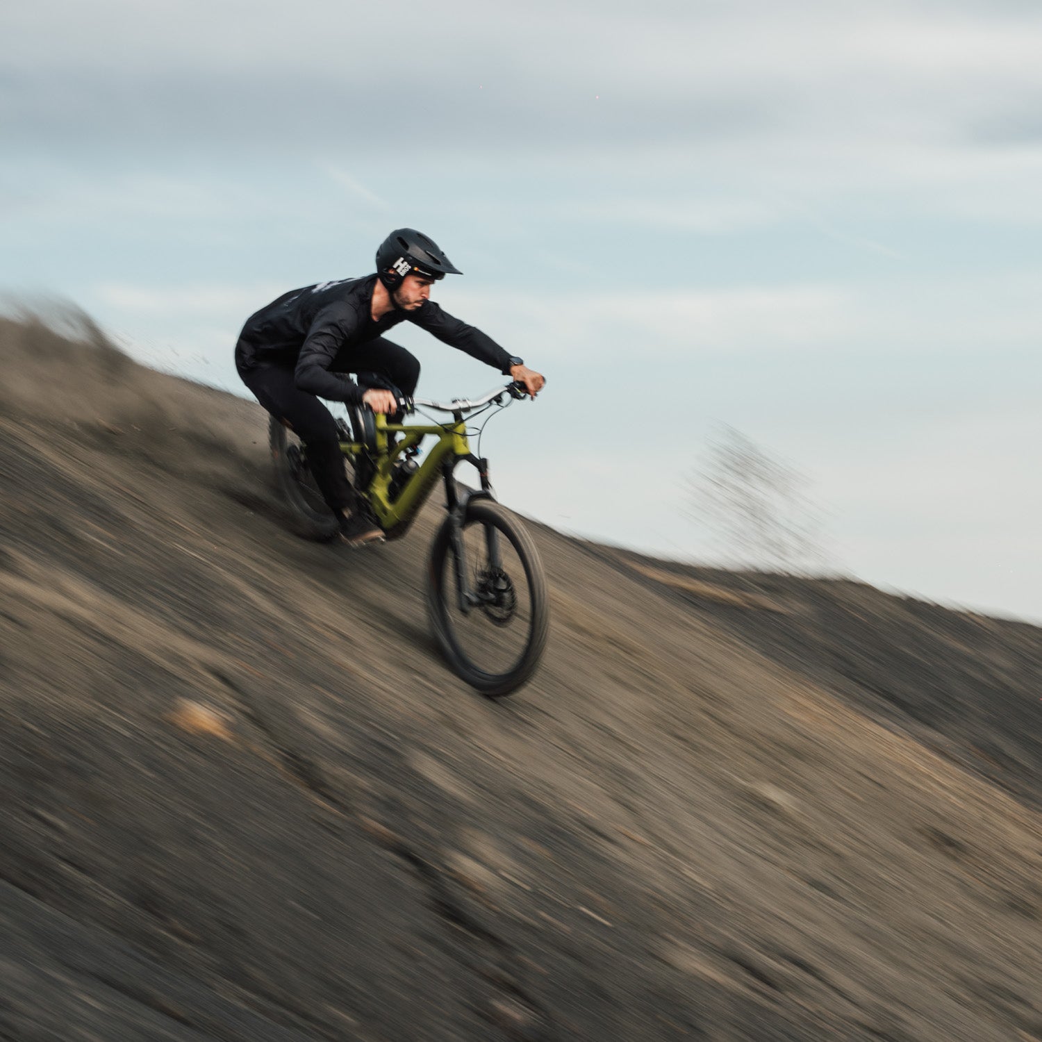Black, long sleeve, stretchable jersey for mountain bikers, focused on sustainability and comfort for enduro and downhill racing.