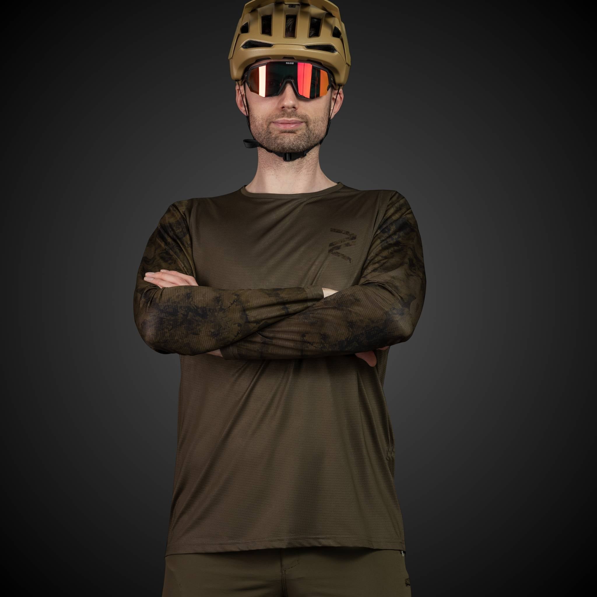 Outdoor-ready long sleeve mountain bike jersey in a stylish khaki hue, crafted with sustainable materials for enhanced stretch and endurance on downhill trails