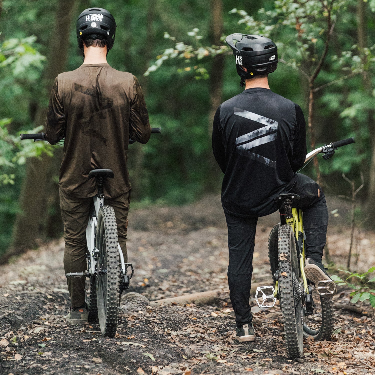 Eco-friendly and durable black downhill mountain bike jersey, featuring long sleeves and flexible fabric for endurance cycling